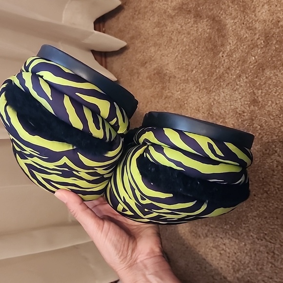 UGG Maxi SlideTiger Print Platform Sandals - Picture 5 of 14